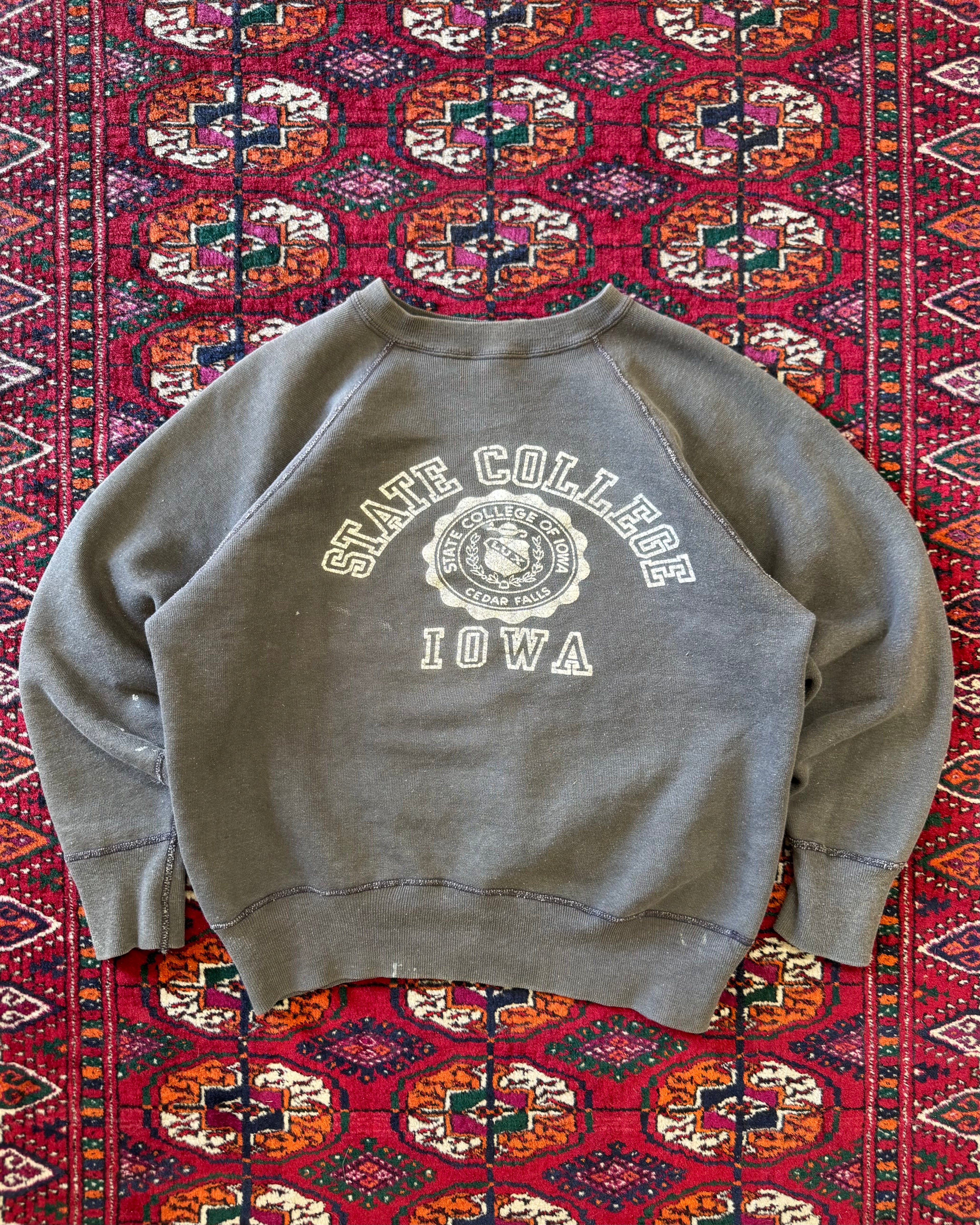 Vintage 1950s Iowa State College faded black sweatshirt