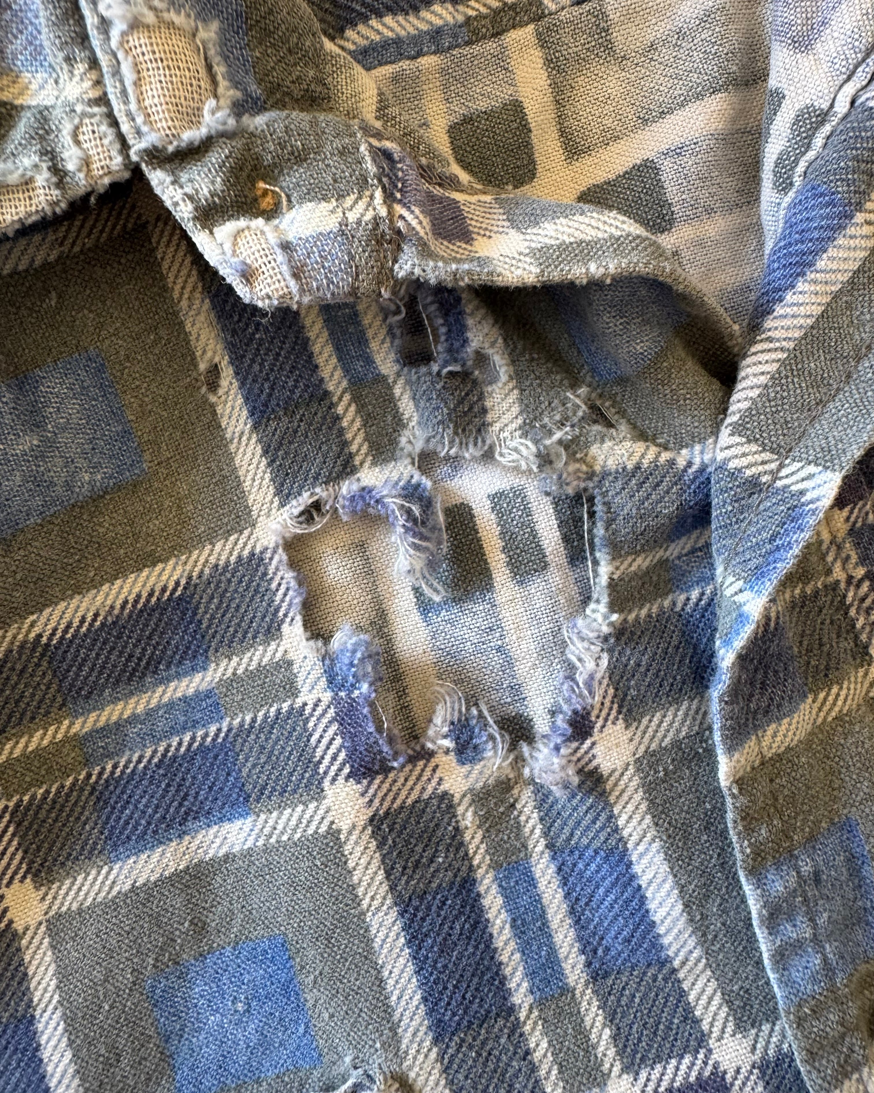 1960s/70s blue plaid distressed flannel ￼
