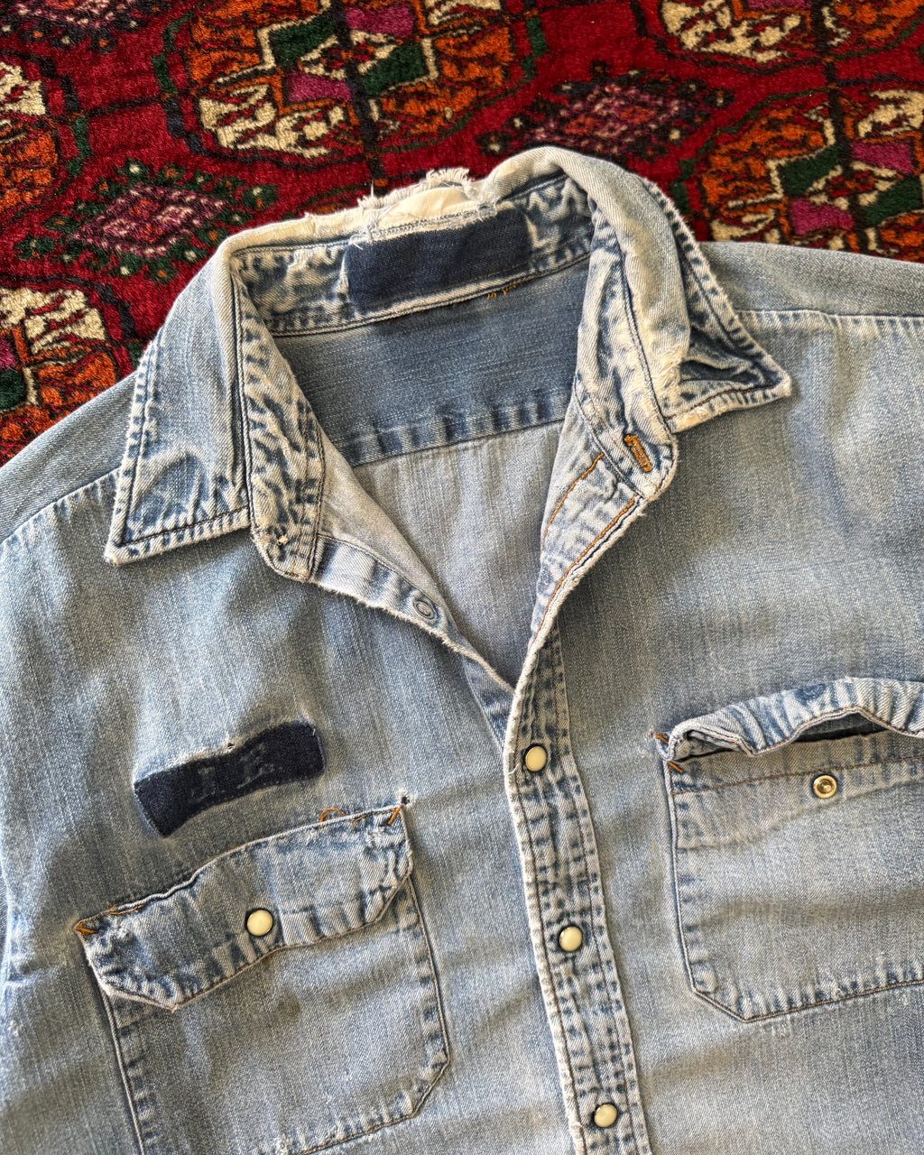 1980s distressed denim pearl snap work shirt