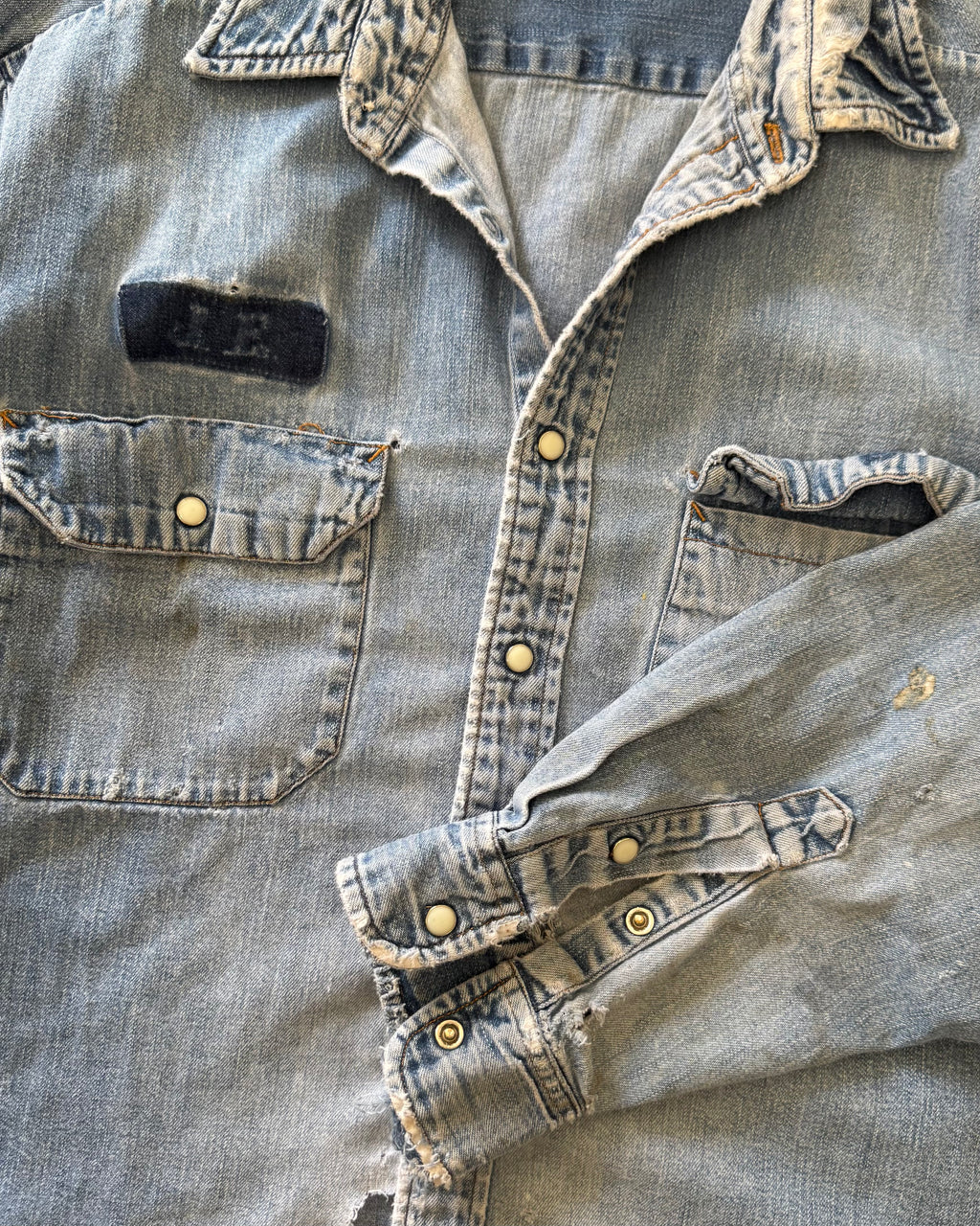 1980s distressed denim pearl snap work shirt