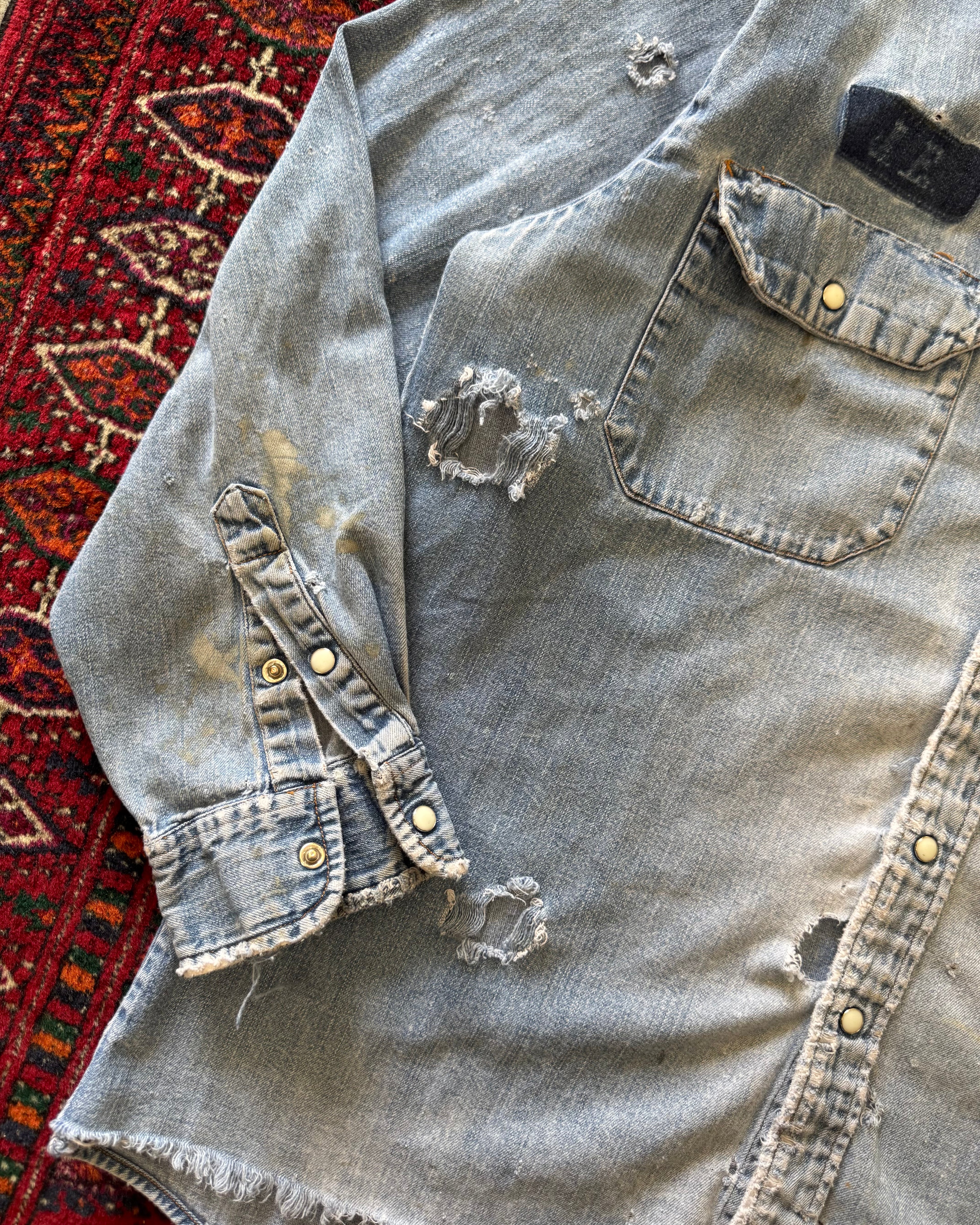 1980s distressed denim pearl snap work shirt