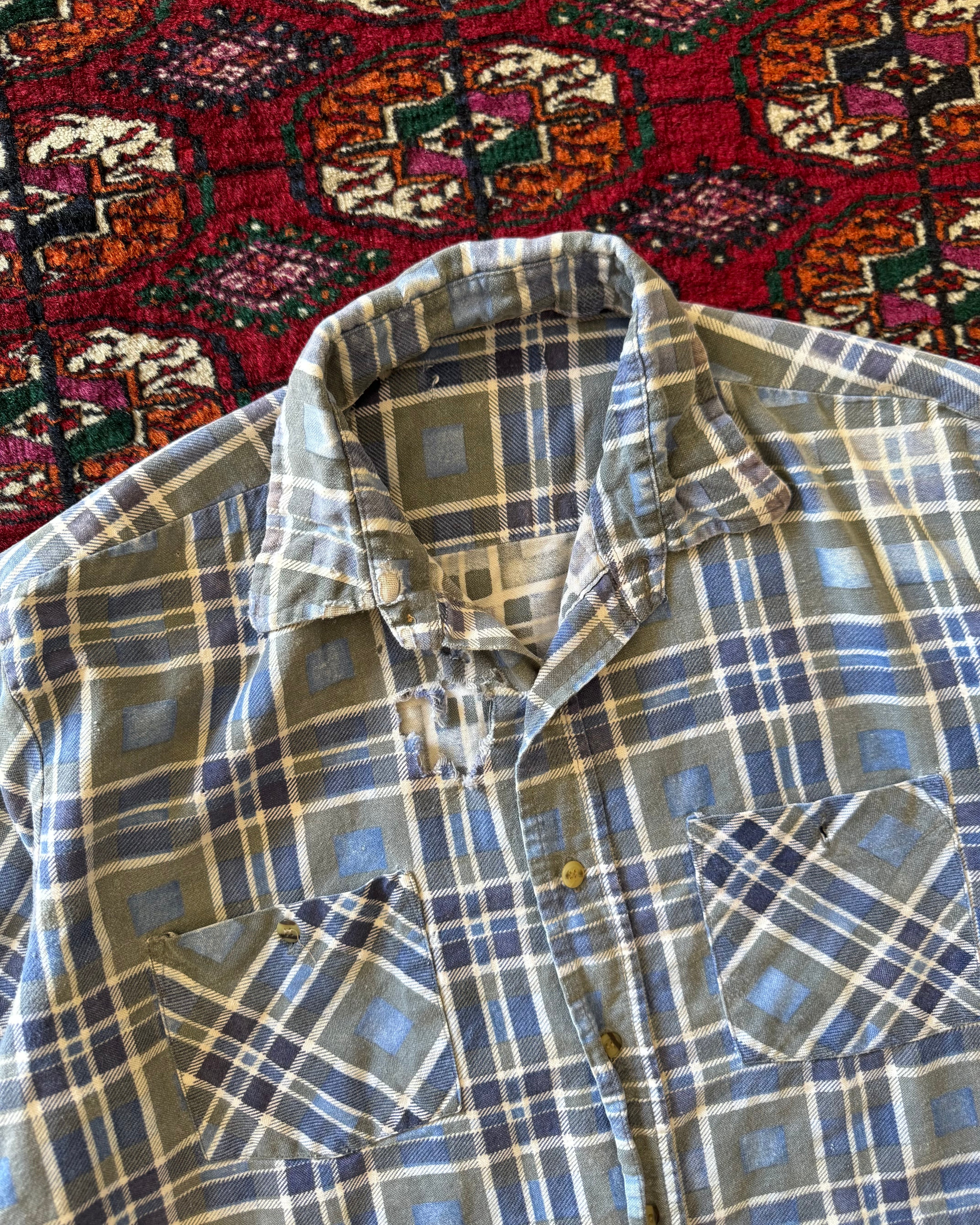 1960s/70s blue plaid distressed flannel ￼