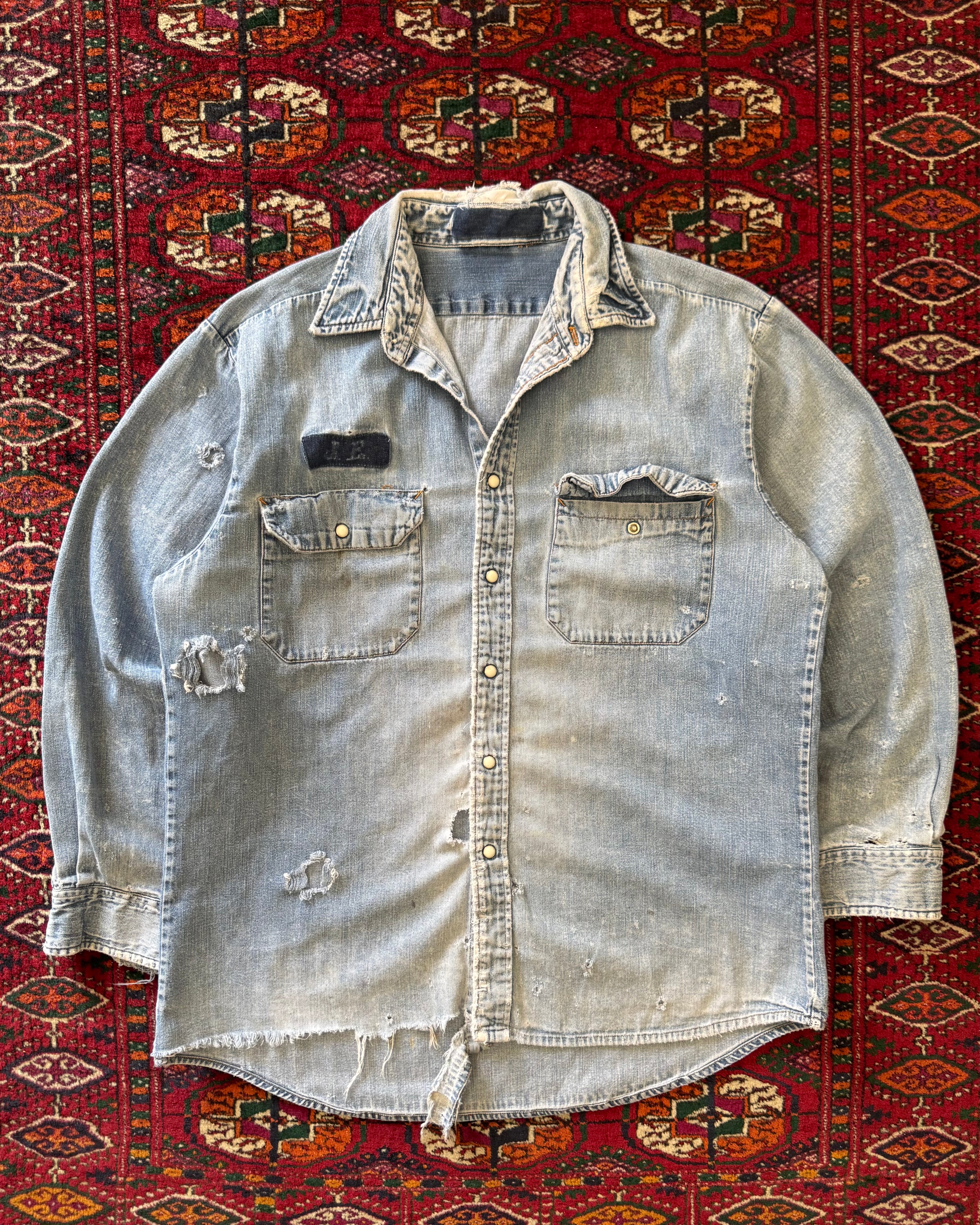 1980s distressed denim pearl snap work shirt