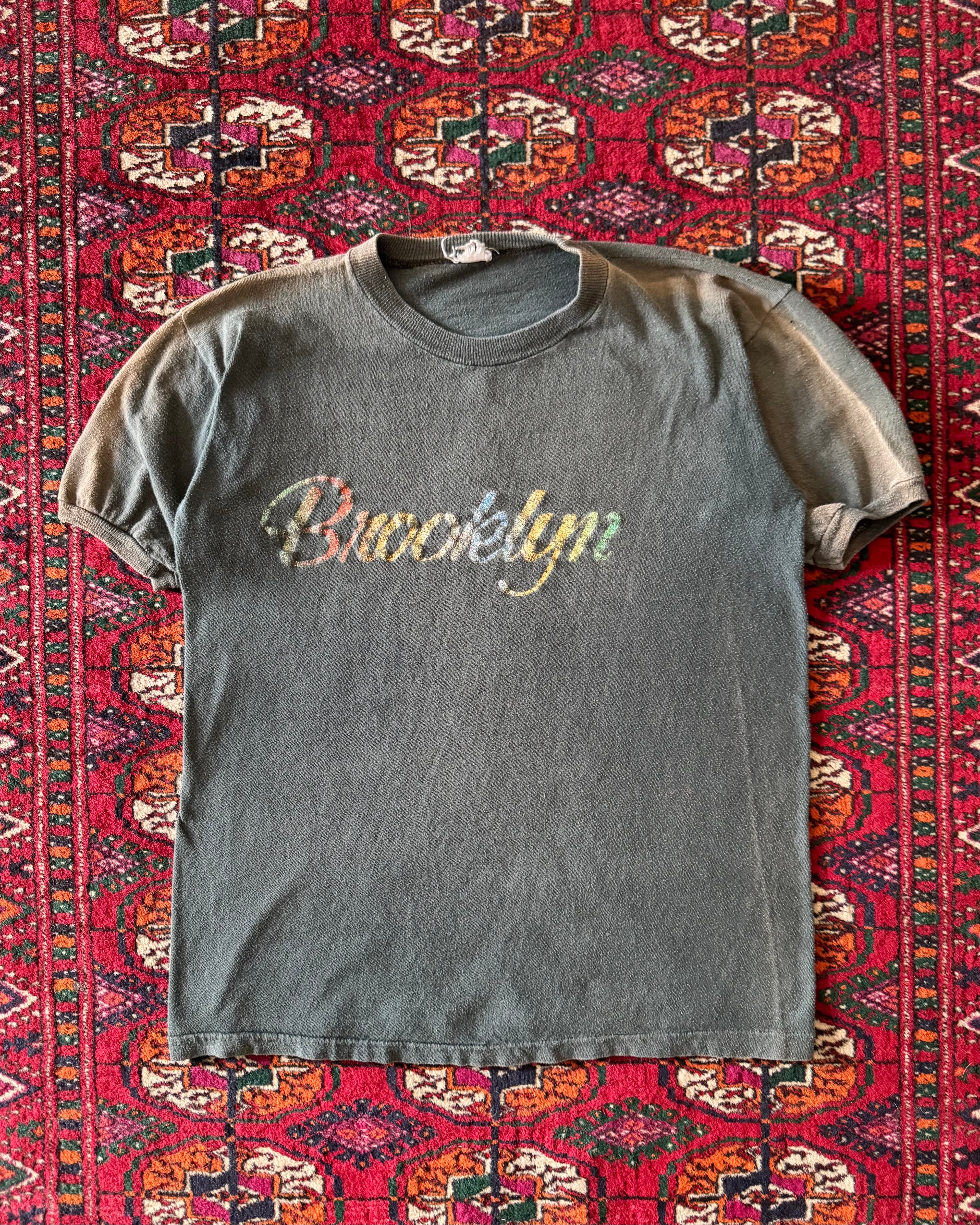 1970s Brooklyn rainbow spell out cuffed tshirt