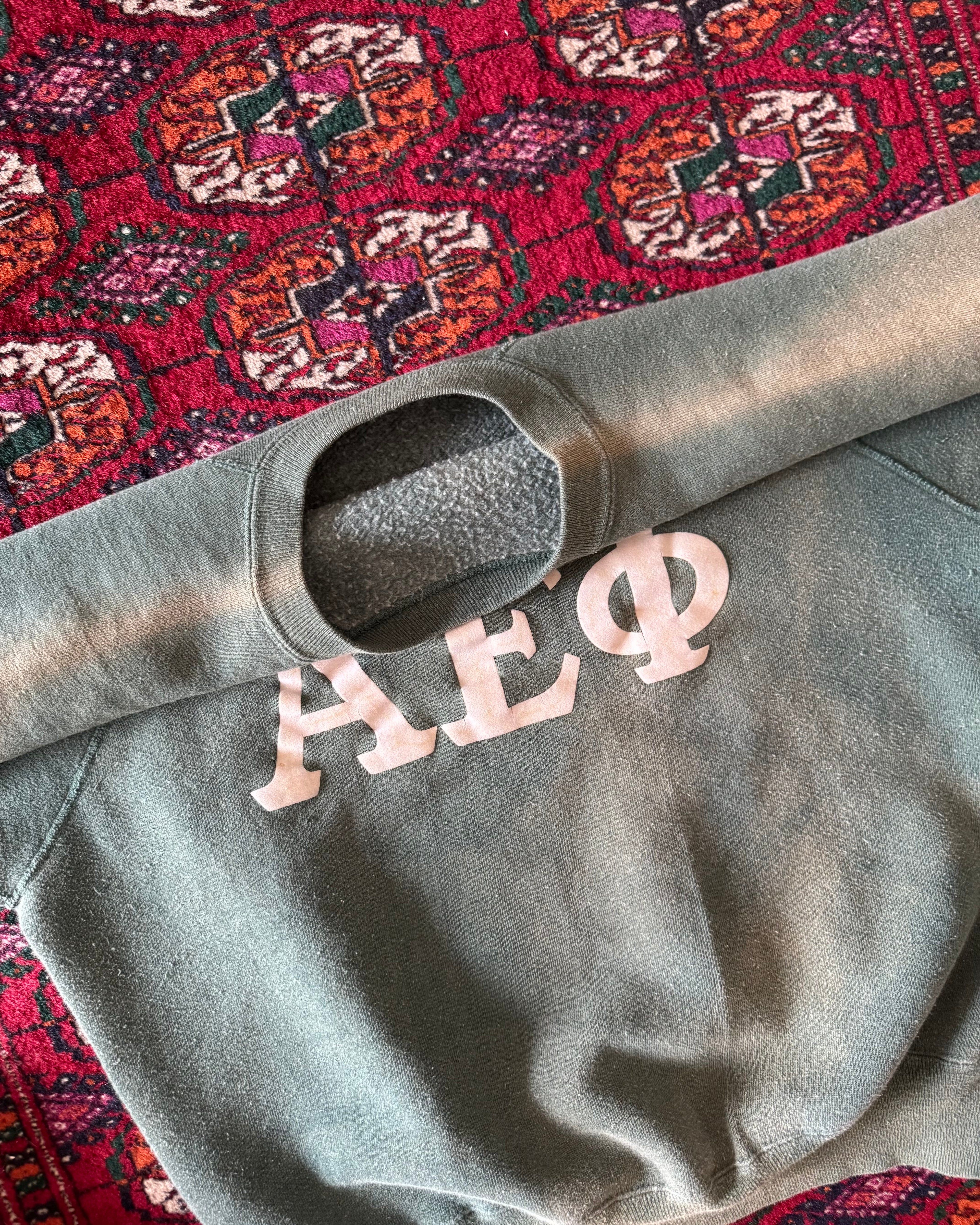 Vintage faded green 1970s/60s cut flock print fraternity sweat ￼