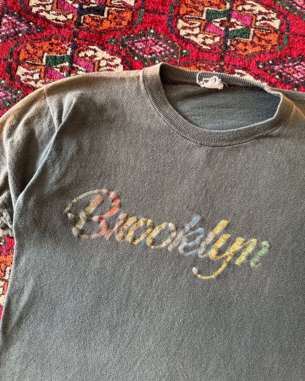1970s Brooklyn rainbow spell out cuffed tshirt