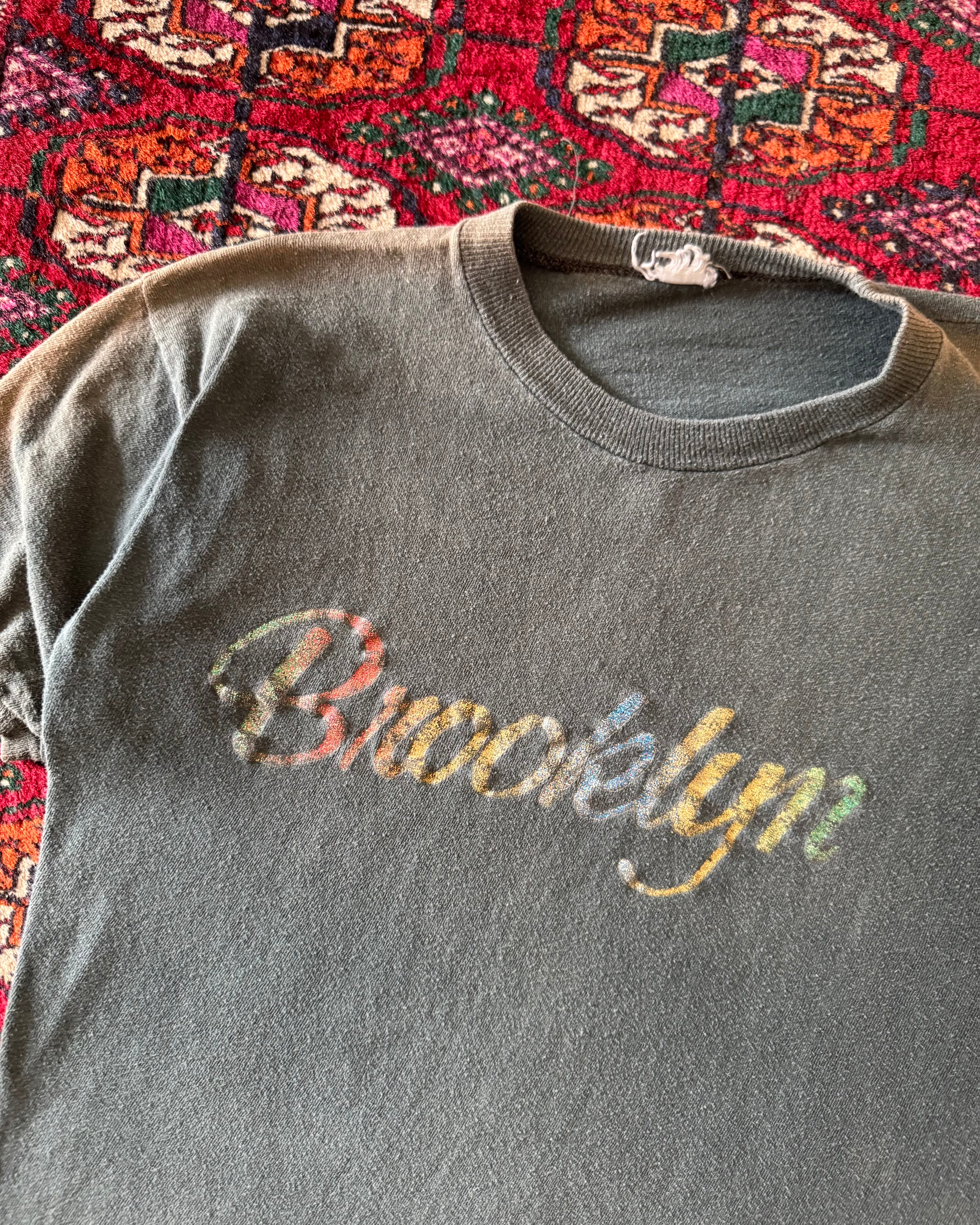 1970s Brooklyn rainbow spell out cuffed tshirt